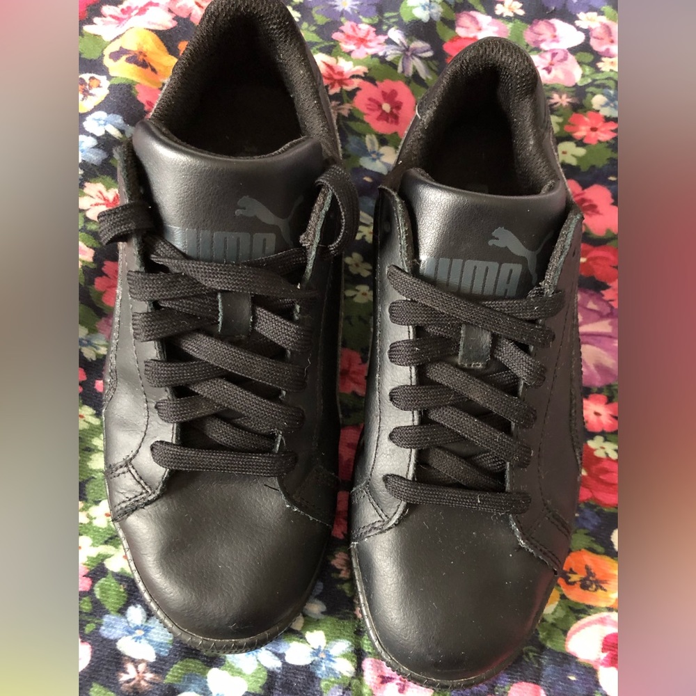 PUMA Solid Black SNEAKERS